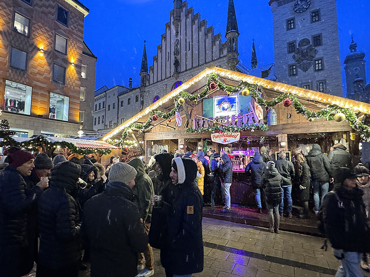 Punschstüberl auf dem Christkindlmarkt am Münchner Marienplatz (©Foto: Martin Schmitz)